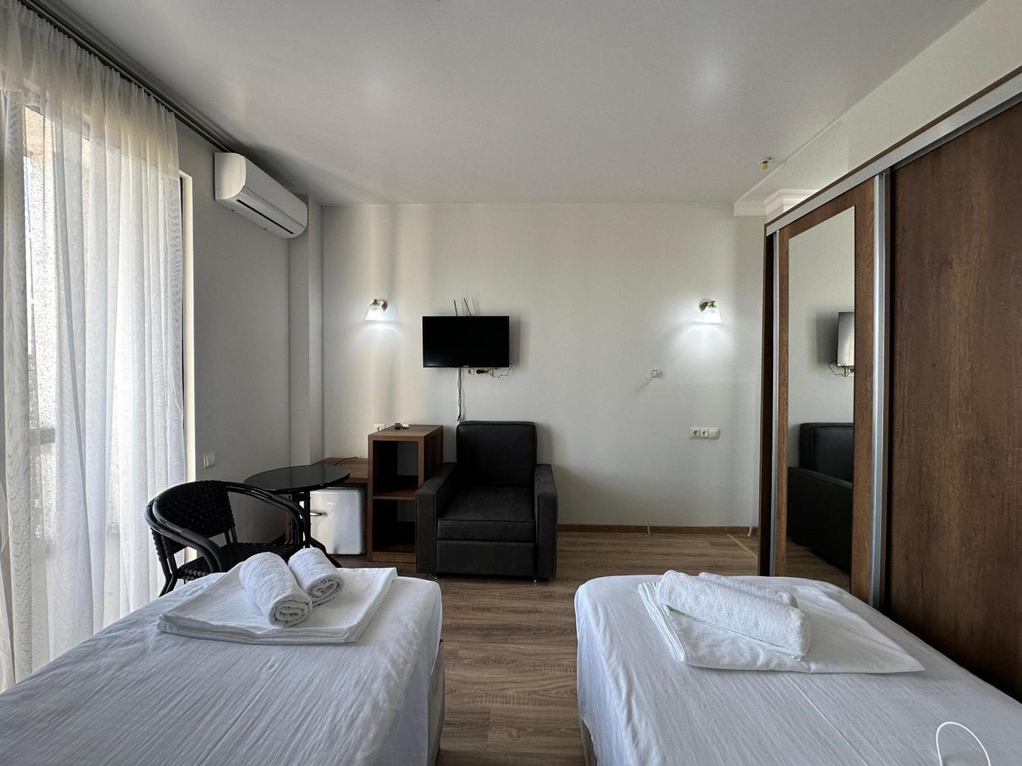 Majestic Hotell Kobuleti Eksteriør bilde